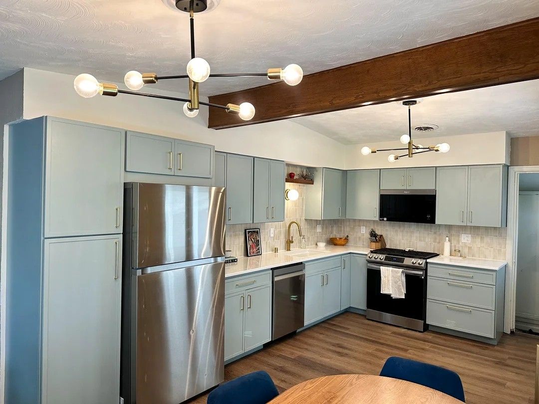 How Peninsula Counters and Unified Surfaces Rescue Cramped Kitchens