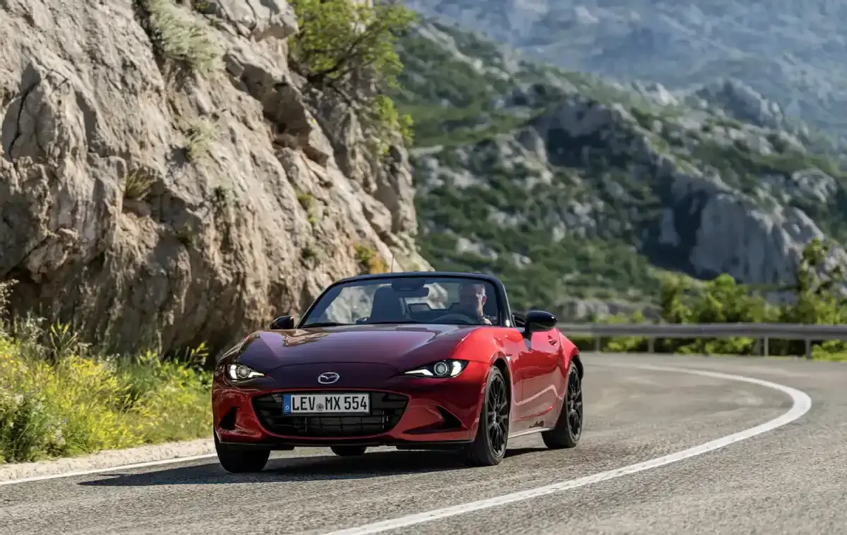 BMW và Mazda điện hóa huyền thoại: cuộc tái sinh đầy tham vọng