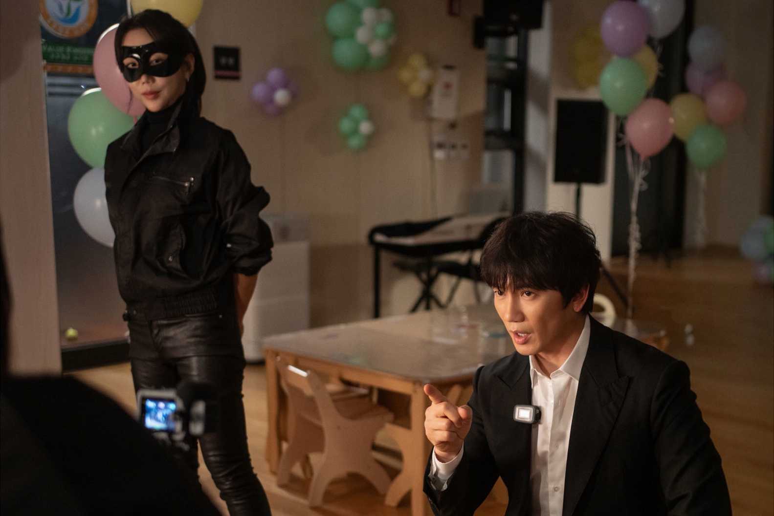 Cuộc hôn nhân giả của Ji Sung và Ha Yun Kyung bùng nổ trong The Apartment Job