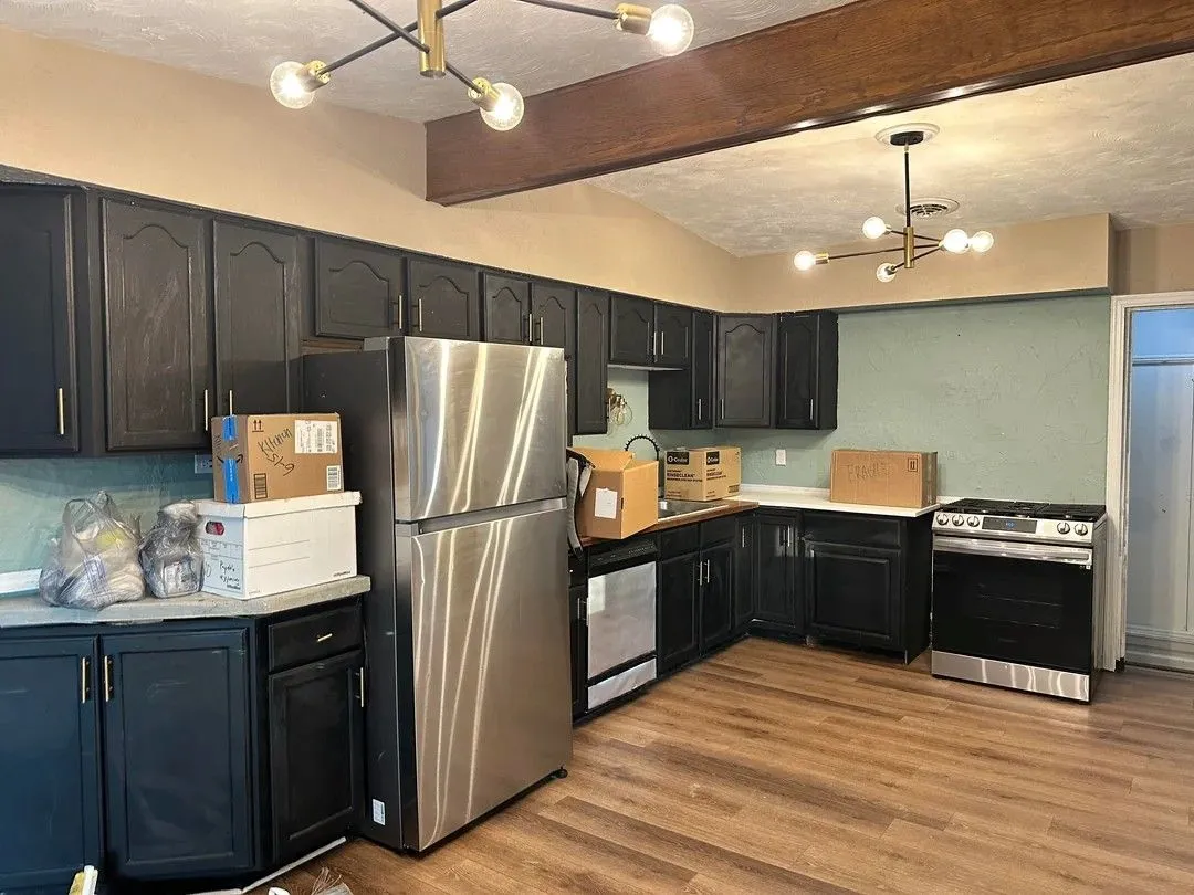 How Peninsula Counters and Unified Surfaces Maximize Kitchen Space