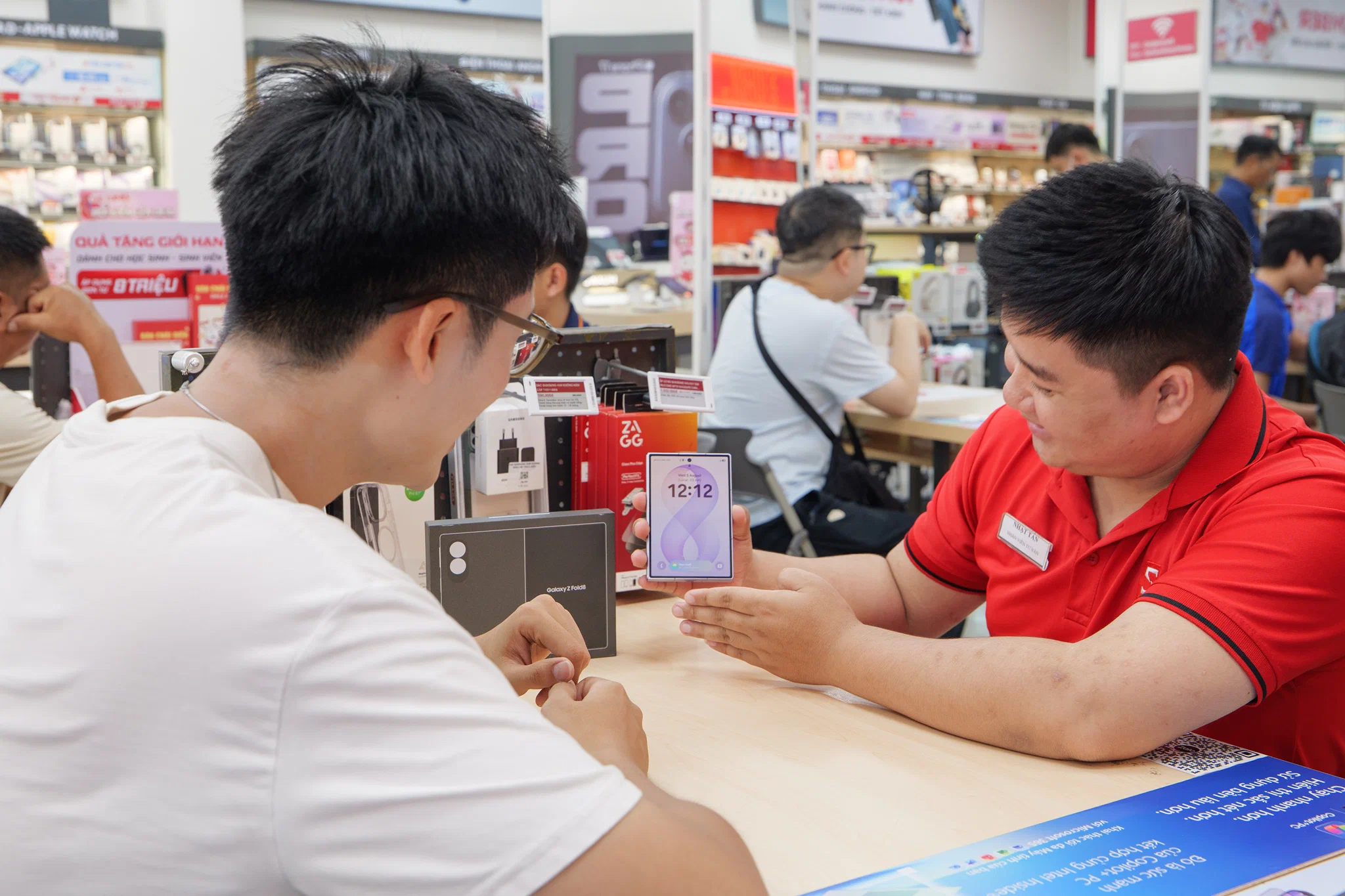 Galaxy Z Fold8 tiêu chuẩn vượt mặt Z Fold8 Ultra trong đợt mở bán đầu