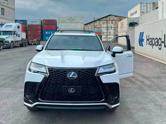 Lexus LX 700h đầu tiên cập cảng: SUV hybrid hạng sang 457 mã lực