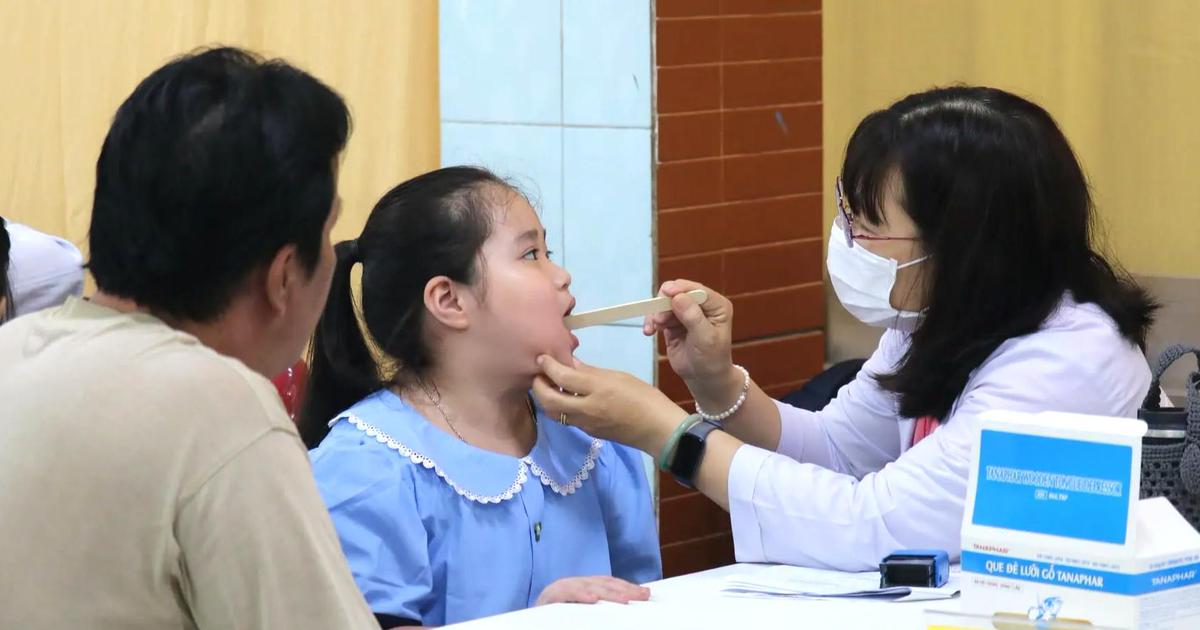 Khám sức khỏe miễn phí cho học sinh TP.HCM: Lợi ích và giới hạn của chính sách mới