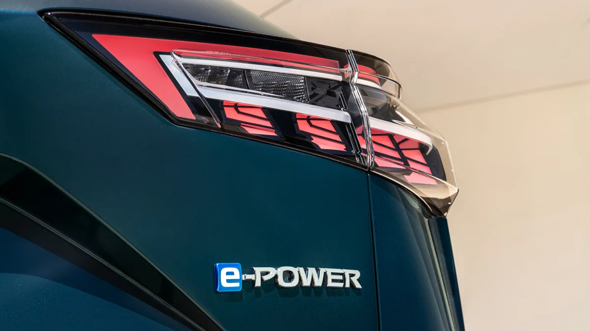 Nissan Qashqai E-Power lập kỷ lục Guinness và thách thức cuộc chơi SUV hybrid