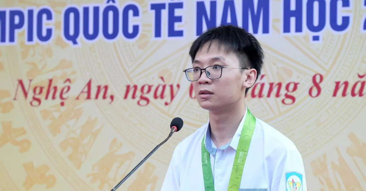 Học sinh lớp 11 đoạt cú đúp Huy chương Bạc IMO và APMO: từ đam mê đến chiến lược ôn luyện Toán