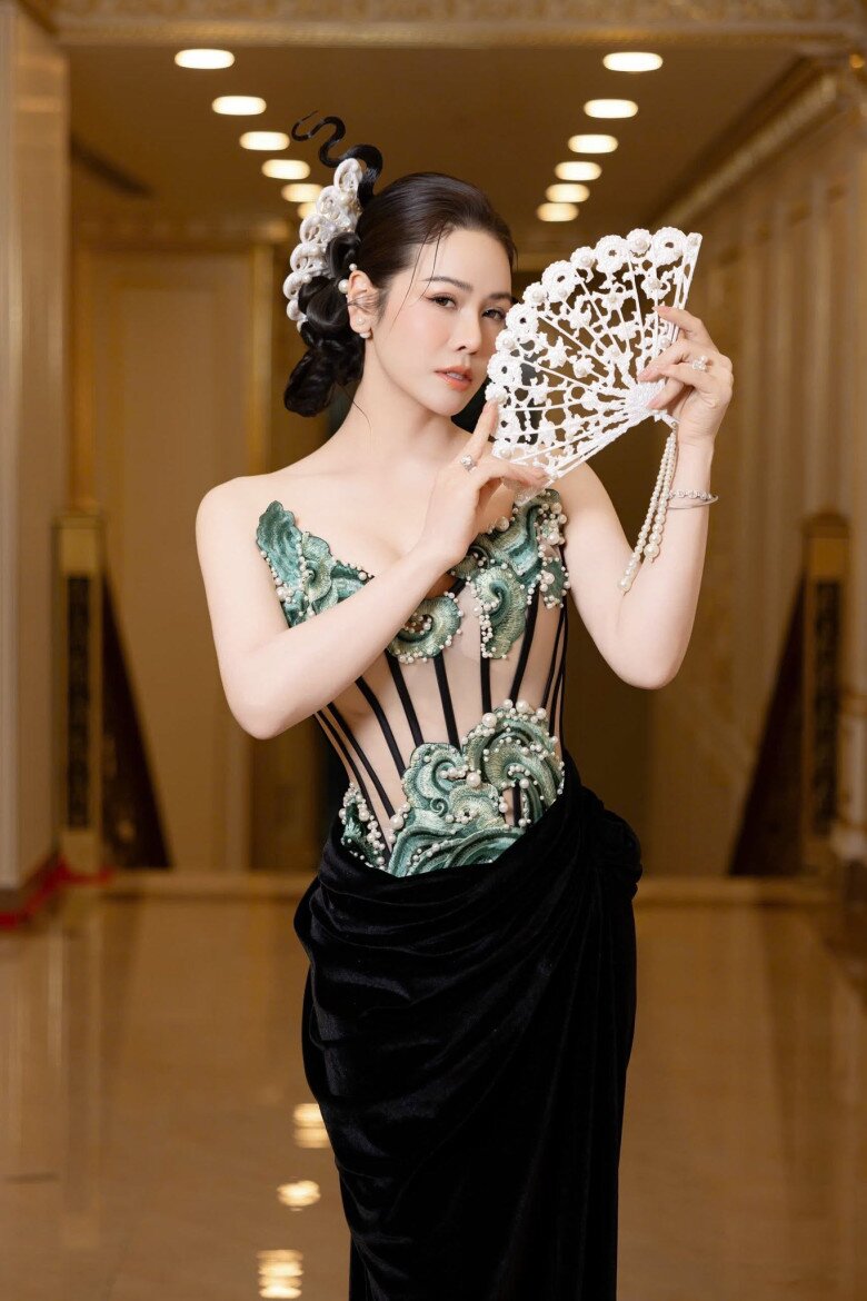 Bí quyết mặc đẹp thanh lịch không cần hàng hiệu