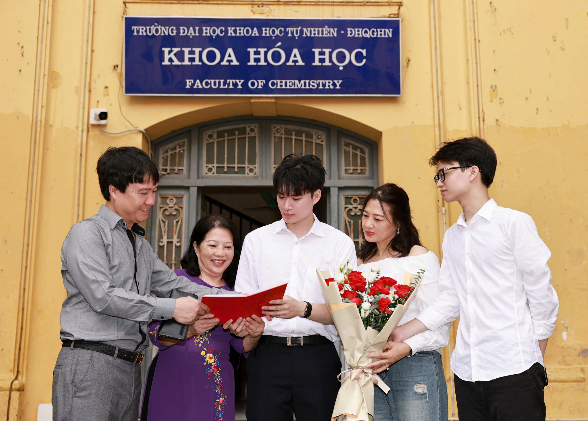 Từ thất bại phòng thí nghiệm đến học bổng tiến sĩ Nanyang