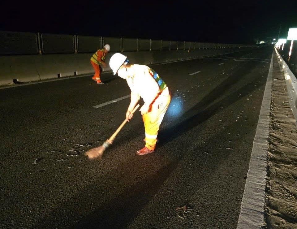 Hàng loạt ô tô thủng lốp trên cao tốc: Báo động đỏ về an toàn và trách nhiệm