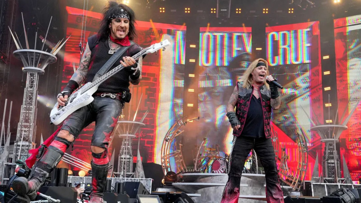 Backing Tracks and the New Meaning of ‘Playing Live’ in Rock