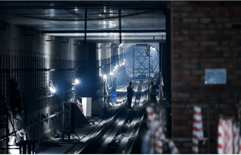 Đoàn tàu dát vàng và cơ hội metro Hà Nội chuẩn Nga