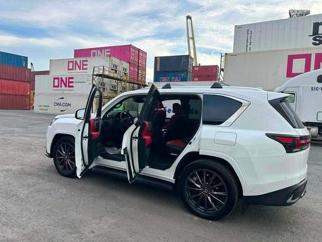 Lexus LX 700h đầu tiên cập cảng: SUV hybrid hạng sang 457 mã lực