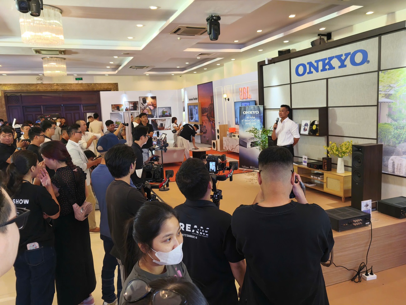 P.H.E Show: khi loa di động và Hi-Fi cùng xây hệ sinh thái âm thanh thông minh
