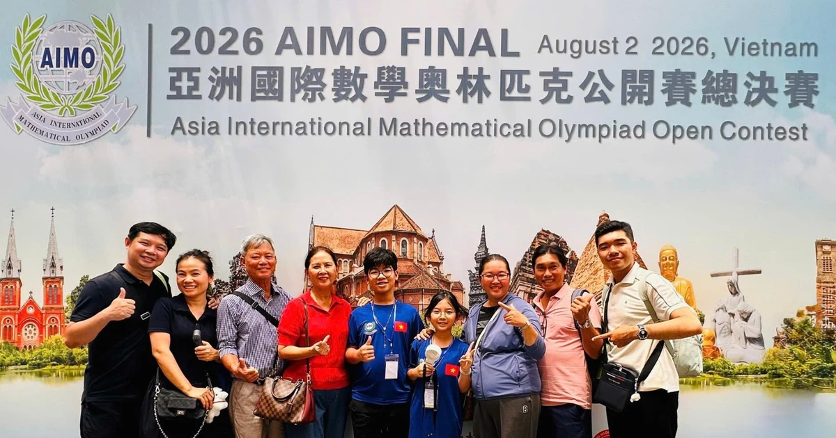 Hai anh em Huy chương Bạc AIMO và bài học nuôi dạy con yêu toán