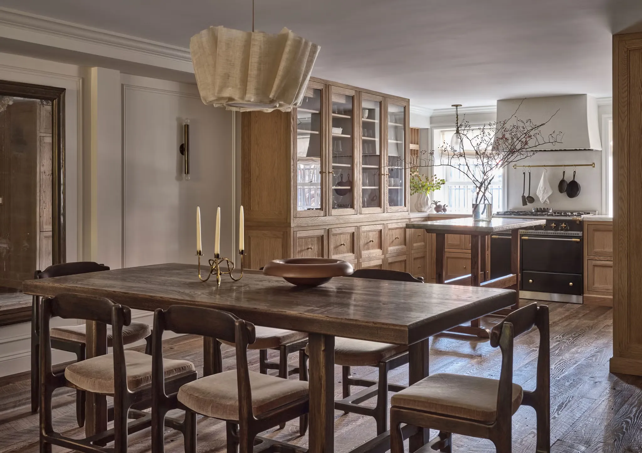 How Color and Warmth Turn Sterile Kitchens Into Gathering Spaces