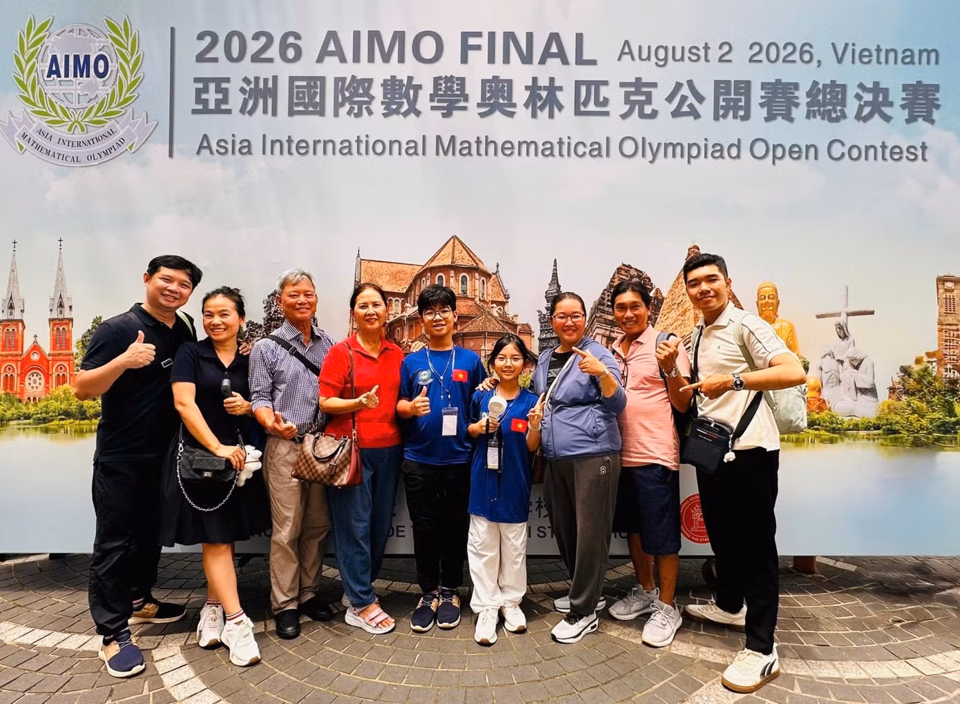 Hai anh em Huy chương Bạc AIMO và bài học nuôi dạy con yêu toán