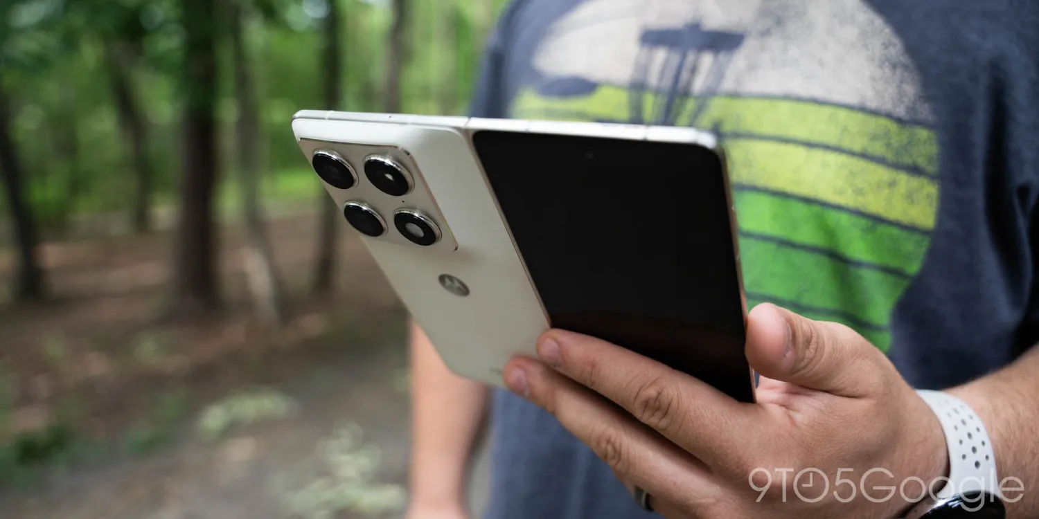 Motorola Razr Fold giảm giá 500 USD: Có đủ sức đấu Galaxy Z Fold?
