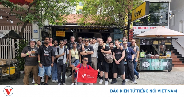 Thủy thủ hải quân nước ngoài và cầu nối ẩm thực đường phố Đà Nẵng