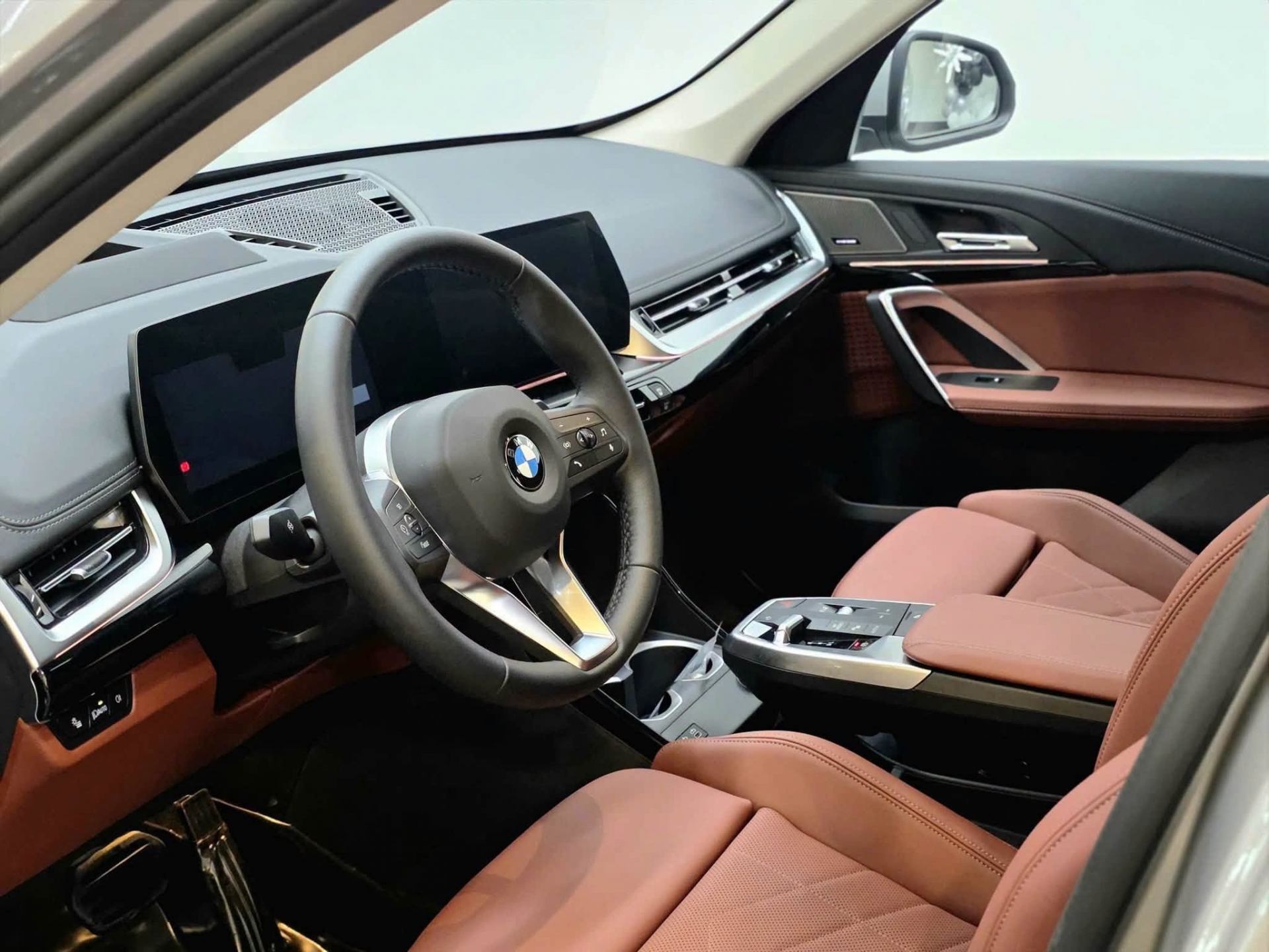 BMW X1 về Việt Nam: Vuông vức, nhiều công nghệ, giá 1,689 tỷ