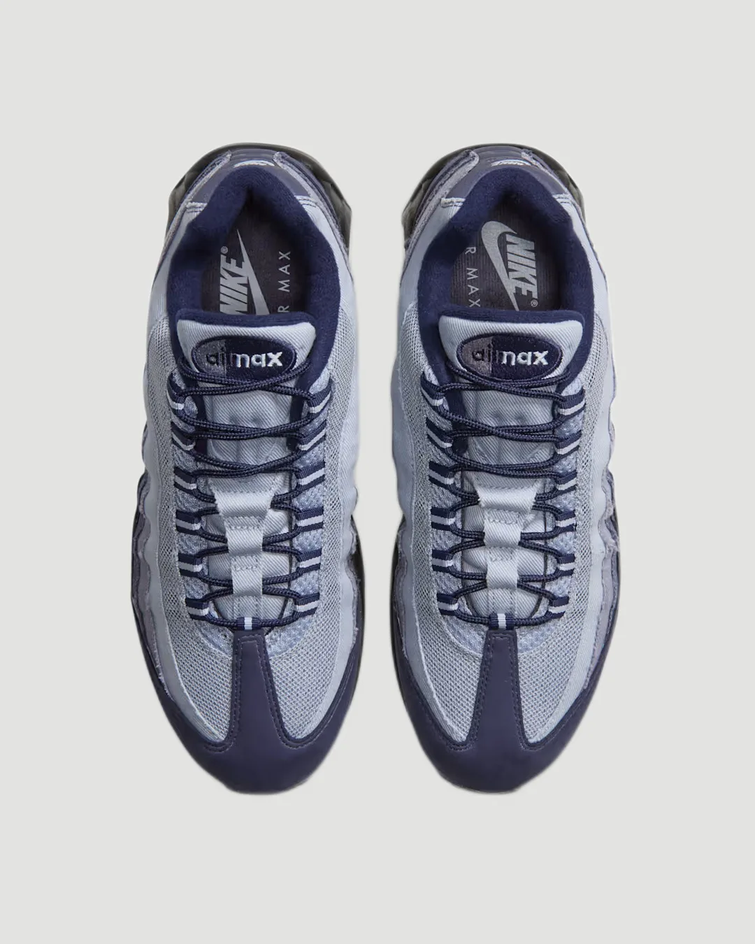 Những đôi giày sneaker kinh điển được tái thiết kế