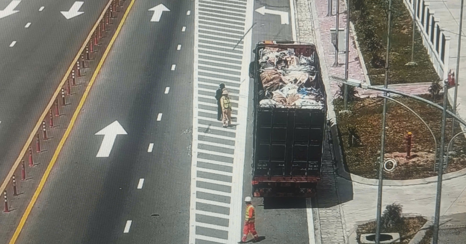 Hàng loạt ô tô thủng lốp trên cao tốc: Báo động đỏ về an toàn và trách nhiệm
