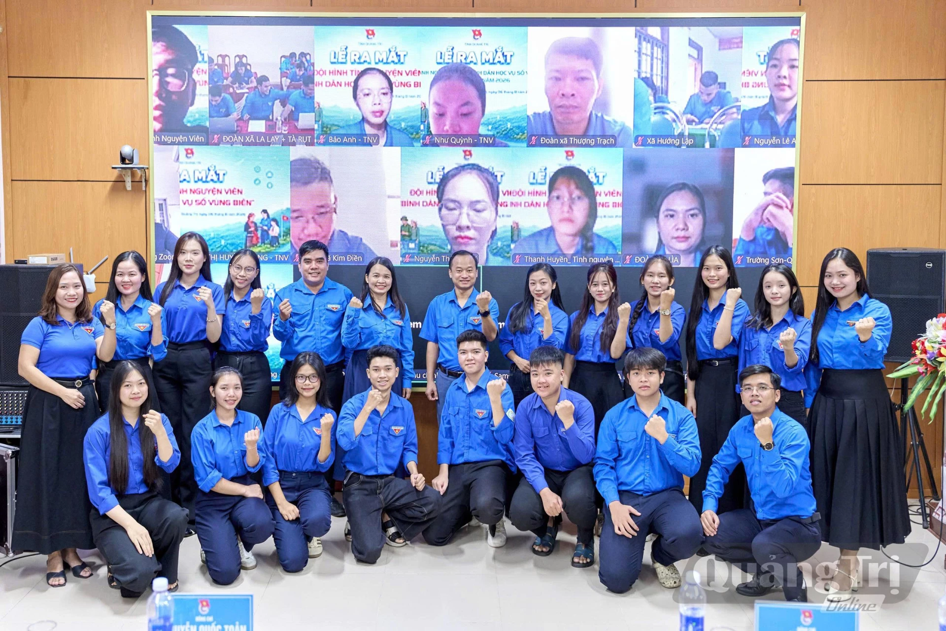 Đội tình nguyện viên số hóa vùng biên: Khi thanh niên làm cầu nối công nghệ