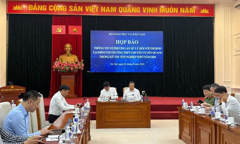 Sai phạm thi cử tại chuyên Tuyên Quang: vì sao phải thi lại toàn bộ?