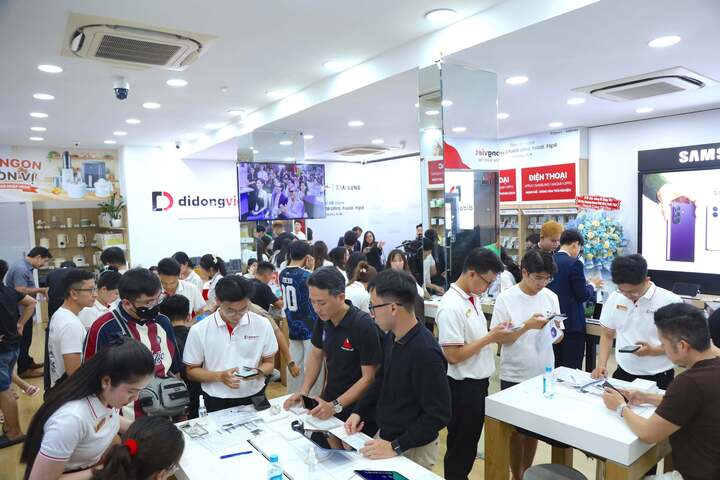 Galaxy Z Fold 8 bùng nổ: Có nên mua điện thoại gập ngay lúc này?
