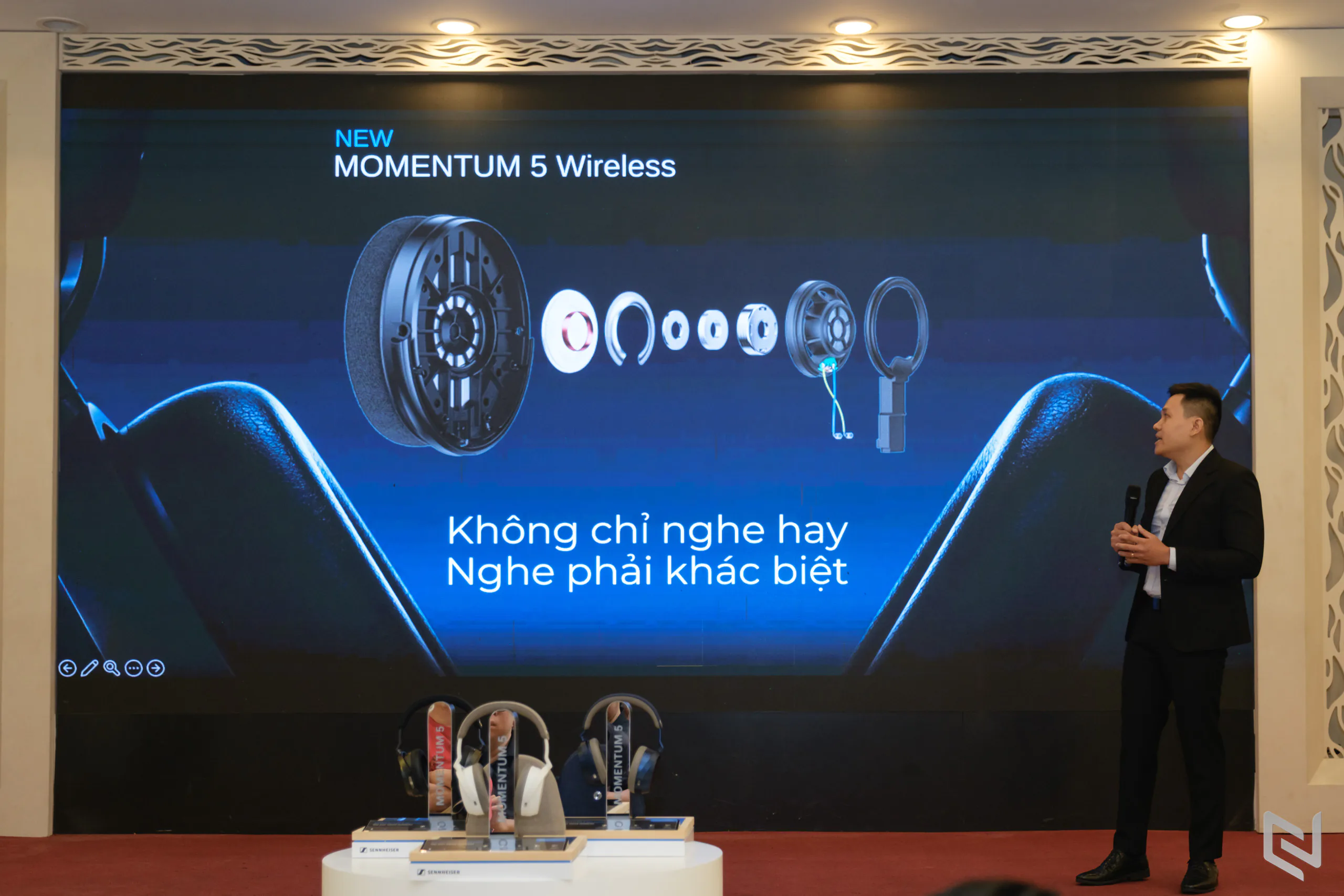 Sennheiser MOMENTUM 5 Wireless: Flagship tai nghe Dolby Atmos cho audiophile di động