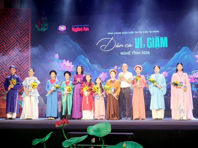 Cuộc thi Tìm kiếm tài năng Dân ca Ví, Giặm Nghệ Tĩnh bùng nổ sức trẻ trên nền dàn nhạc sống