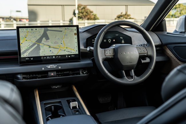 Lexus ES350e Hybrid Sedan Review: Luxury Without Range Anxiety