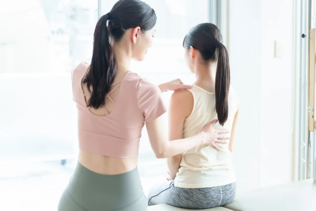 Bí quyết vai – cổ thanh tú kiểu Kim Go-eun và Go Yoon-jung