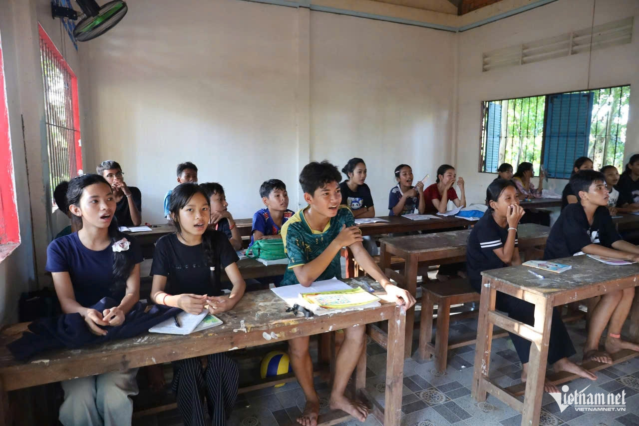 Những lớp học miễn phí giữ gìn tiếng nói dân tộc
