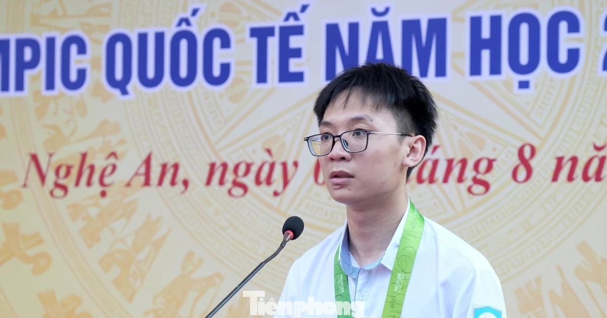 Học sinh lớp 11 giành huy chương kép Olympic Toán: Bí quyết học tập của những tài năng trẻ xuất sắc