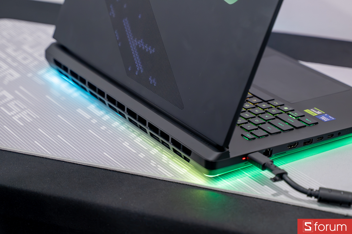 ROG Strix SCAR 18 Đáng Giá Gần 180 Triệu Đồng?
