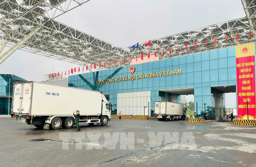 Cửa khẩu Móng Cái tăng thu 68%: Bước ngoặt của thương mại biên giới