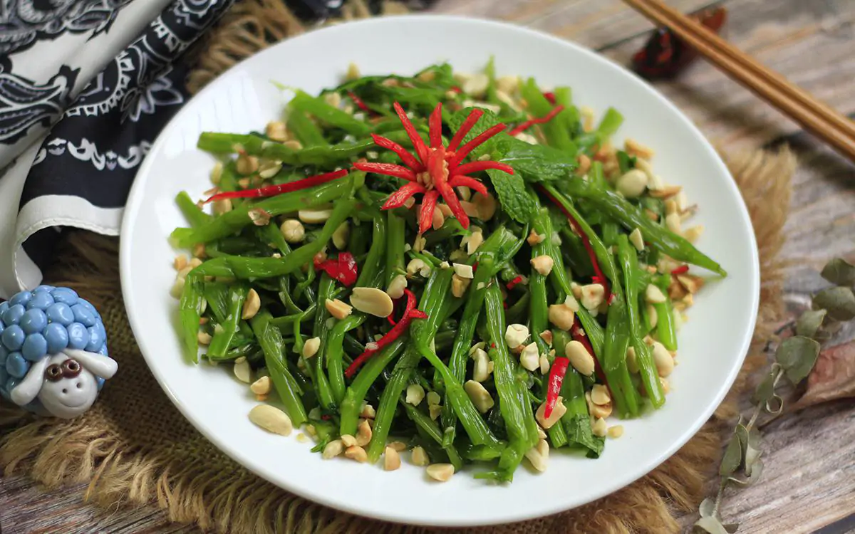 3 loại rau lá xanh mùa hè giúp “quét sạch” táo bón