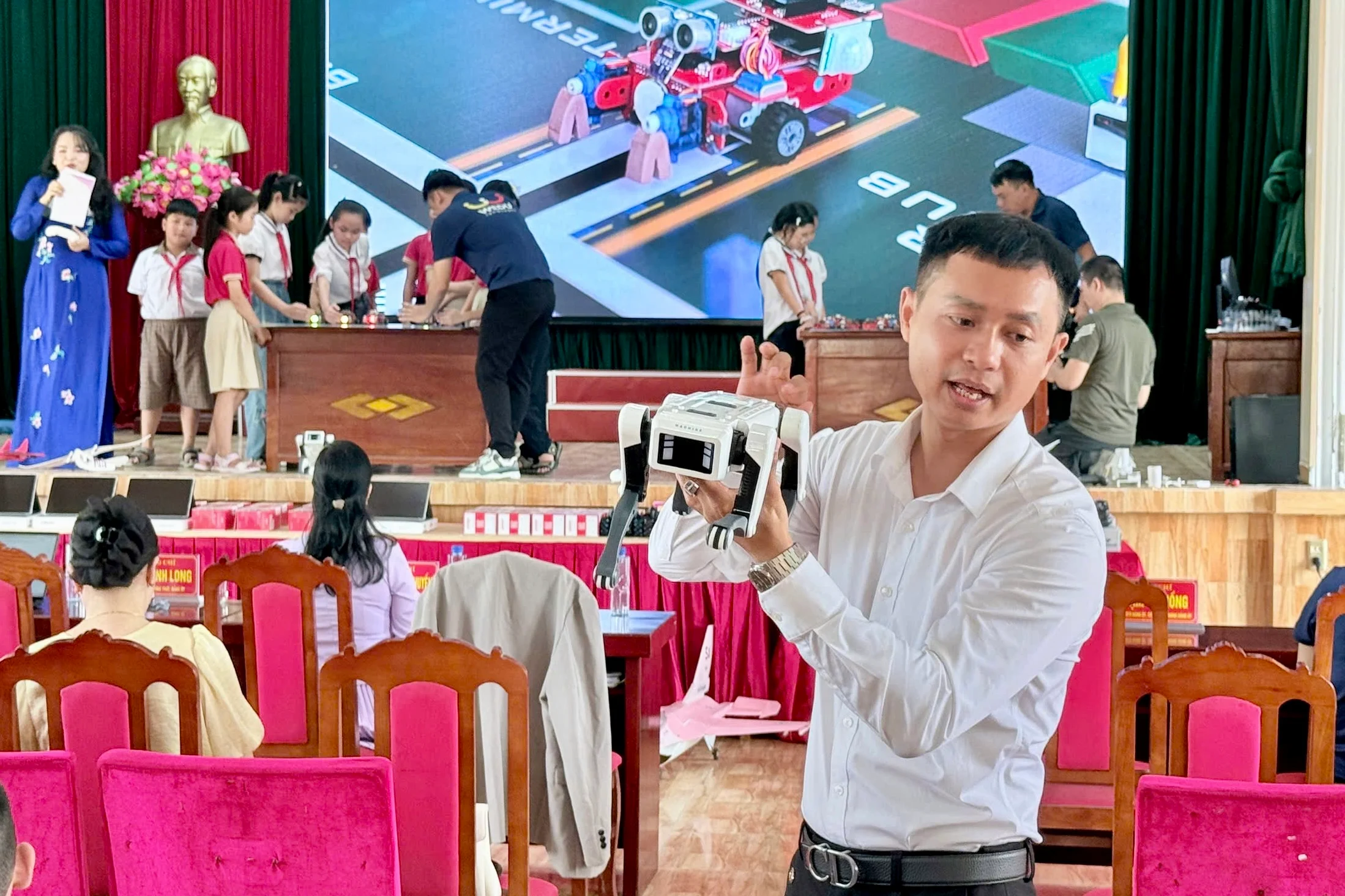 Ngày hội mùa hè số: Khi công nghệ và tiếng Anh bước ra khỏi lớp học