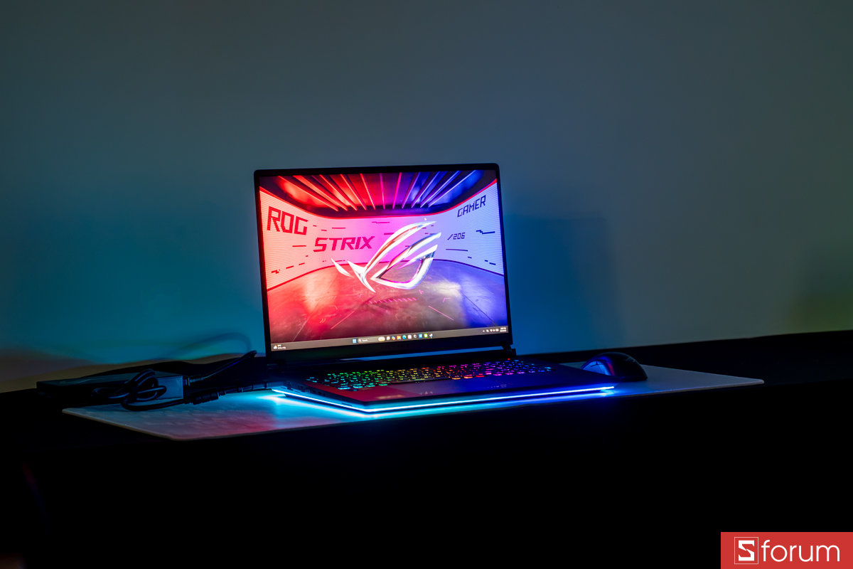 ROG Strix SCAR 18 chính thức bán: RTX 5090, màn Mini-LED 4K 240Hz giá 179,99 triệu đồng