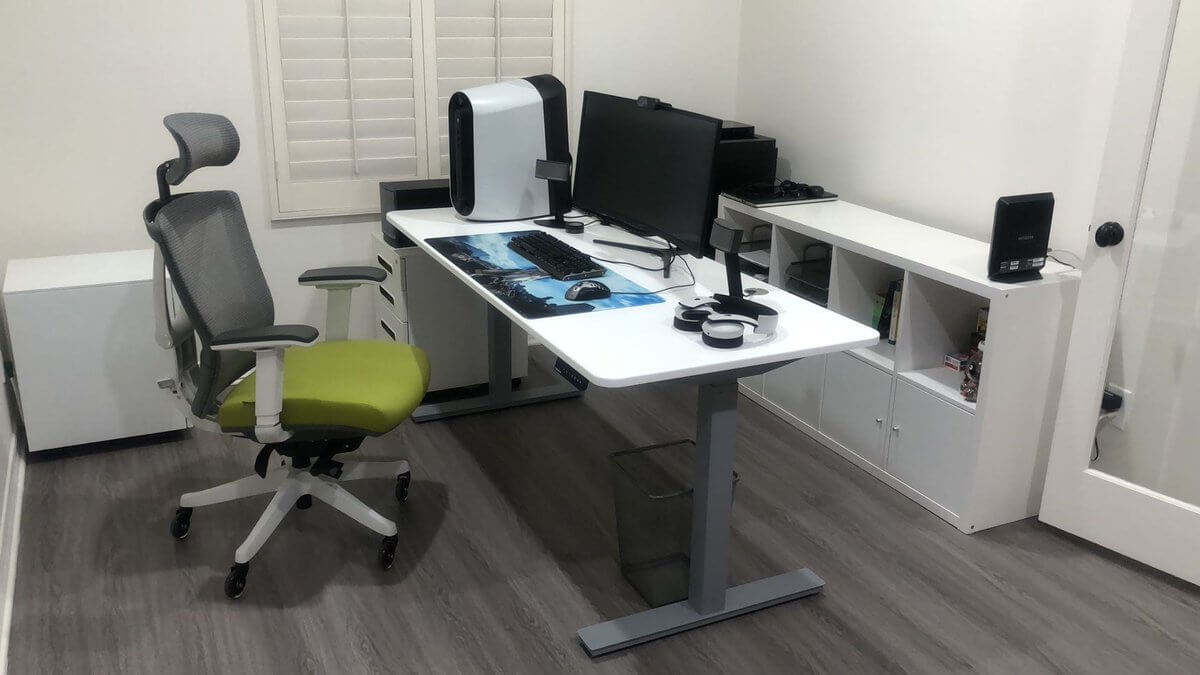 Autonomous SmartDesk Pro vs Herman Miller Jarvis Bamboo