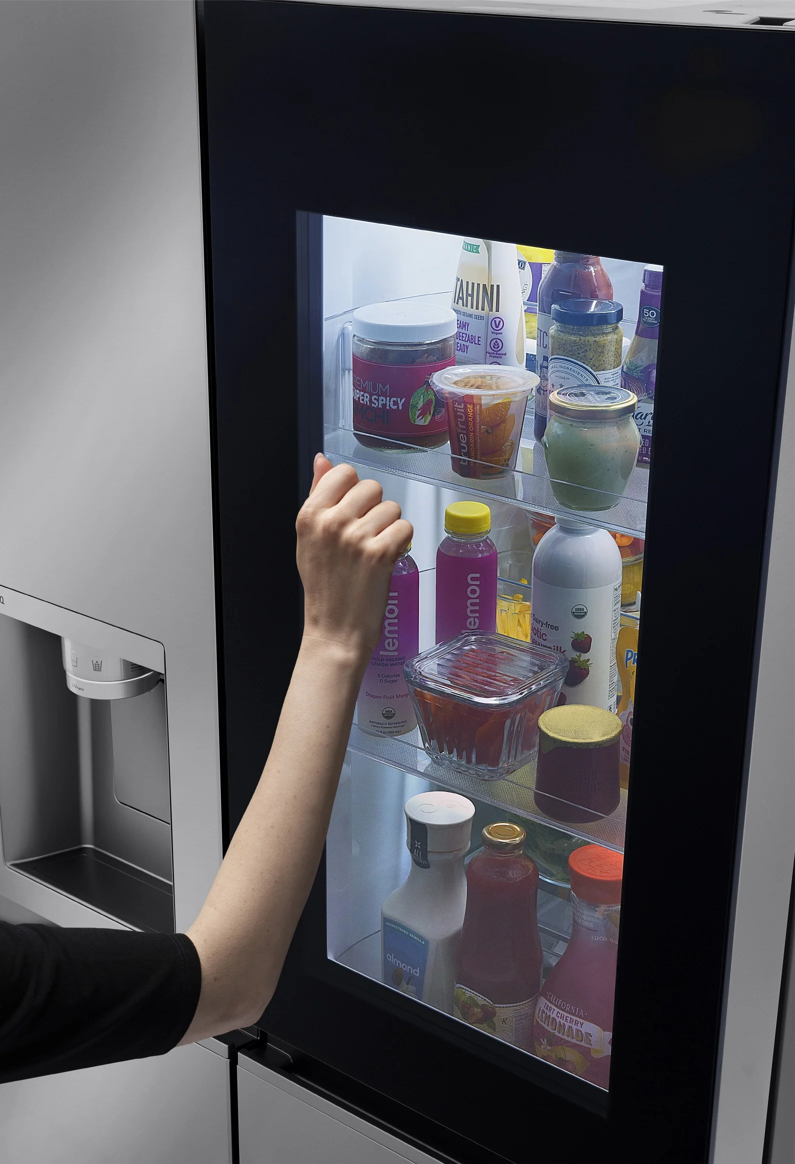 LG InstaView: Từ cú gõ cửa đến 5,3 triệu tủ lạnh thông minh