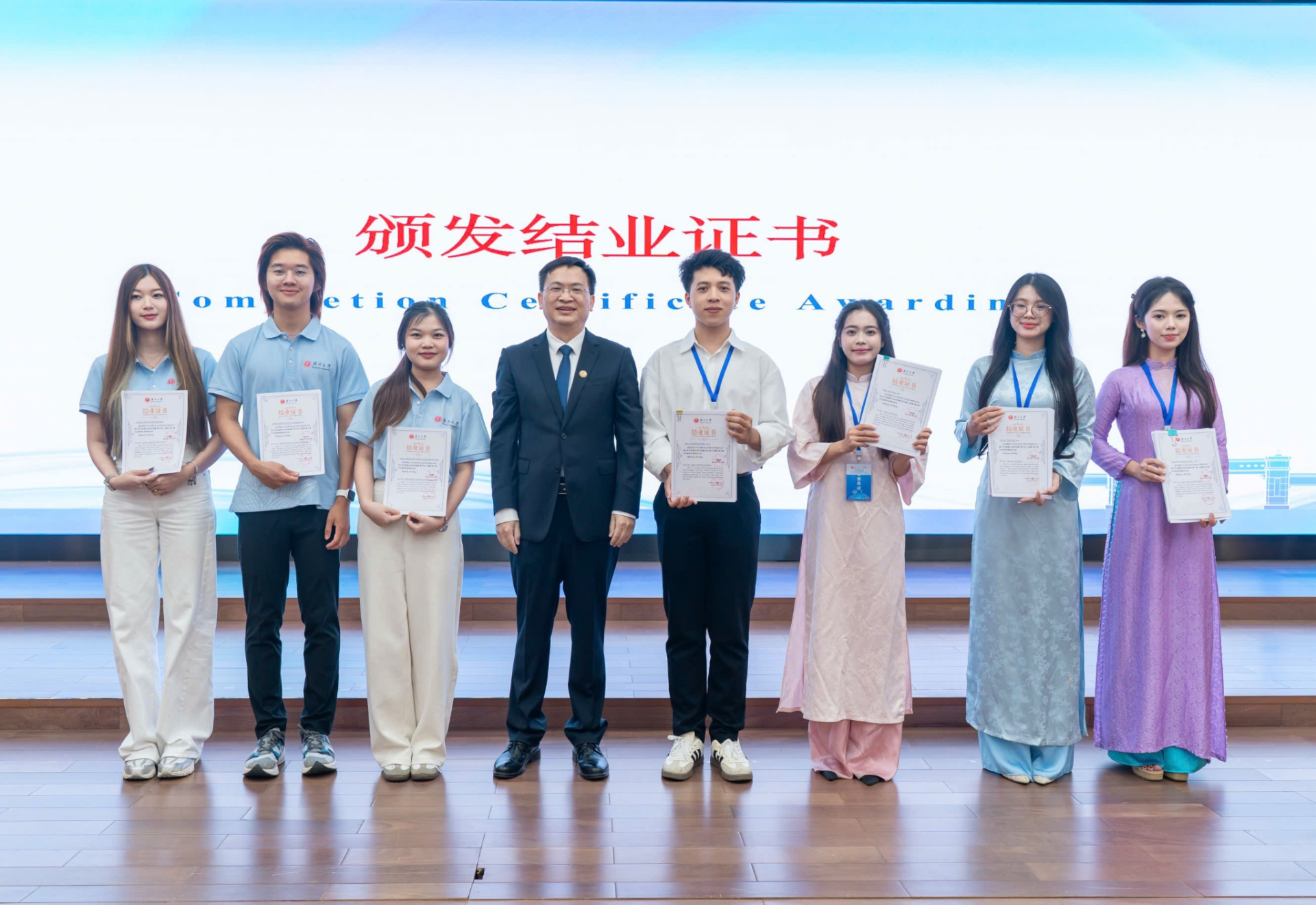 Sinh viên Việt Nam tỏa sáng tại trại hè AI ASEAN