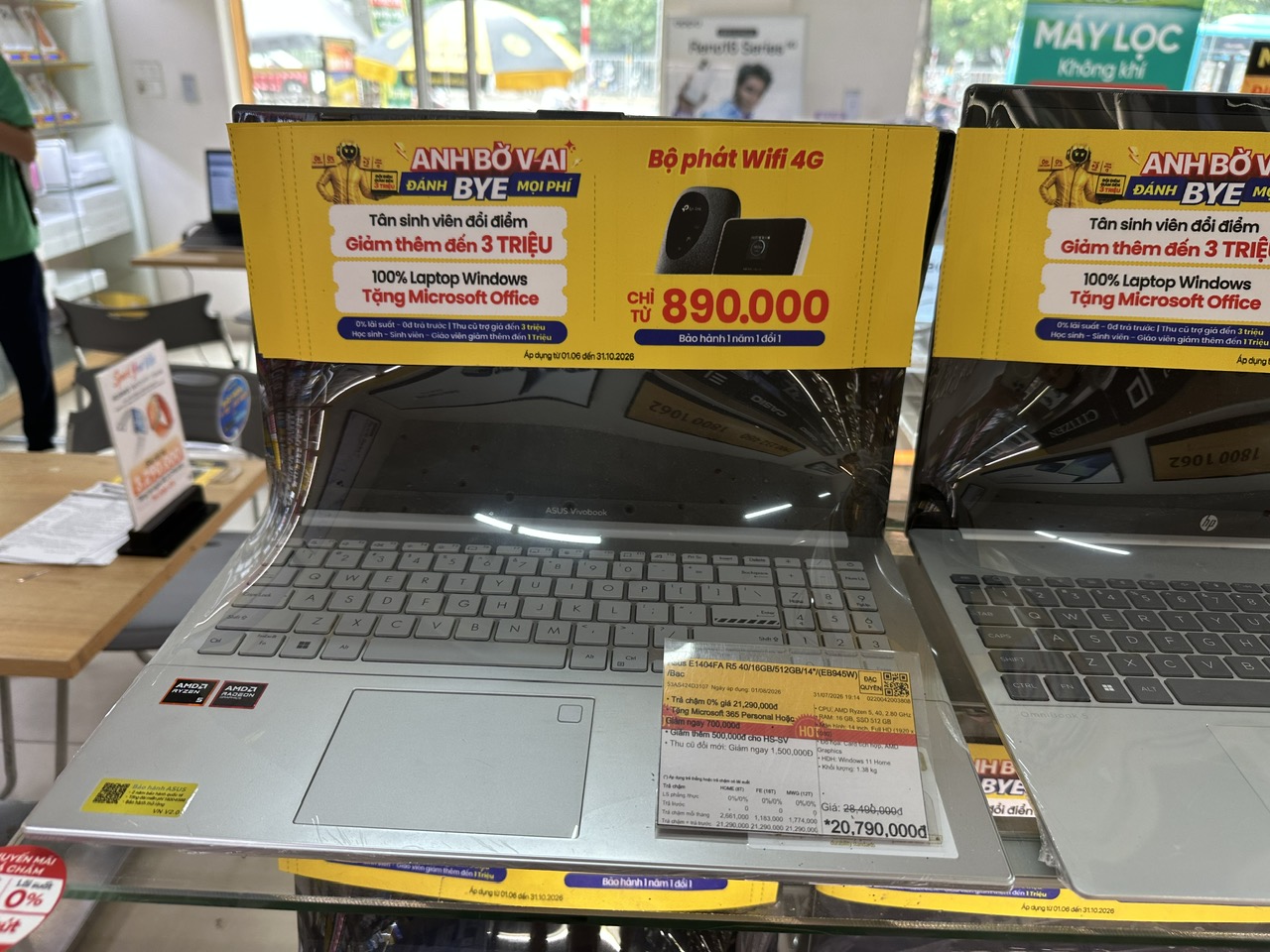 Laptop mùa tựu trường: khi phân khúc bình dân biến mất
