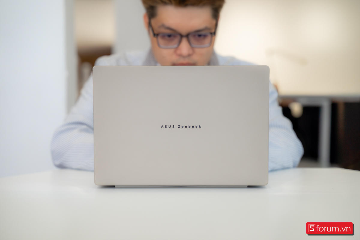 Laptop mỏng nhẹ trên 30 triệu: chọn sao cho cân bằng hiệu năng và pin
