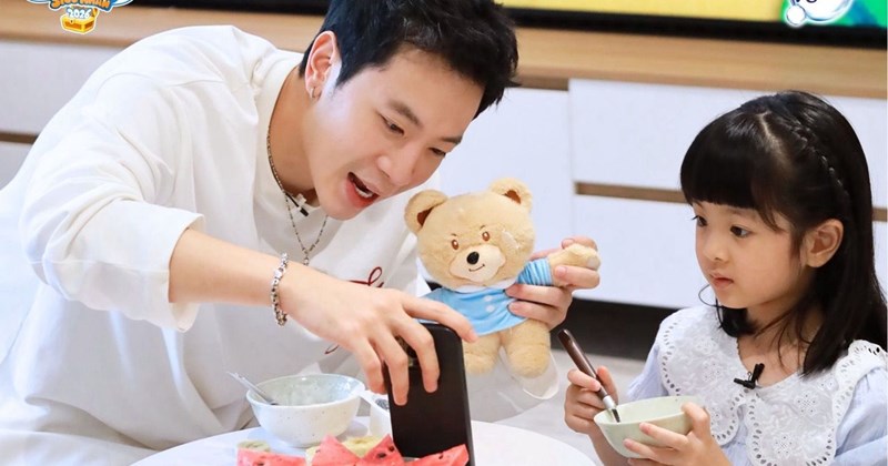 Cách sao Việt dạy con kỹ năng xã hội và EQ cao