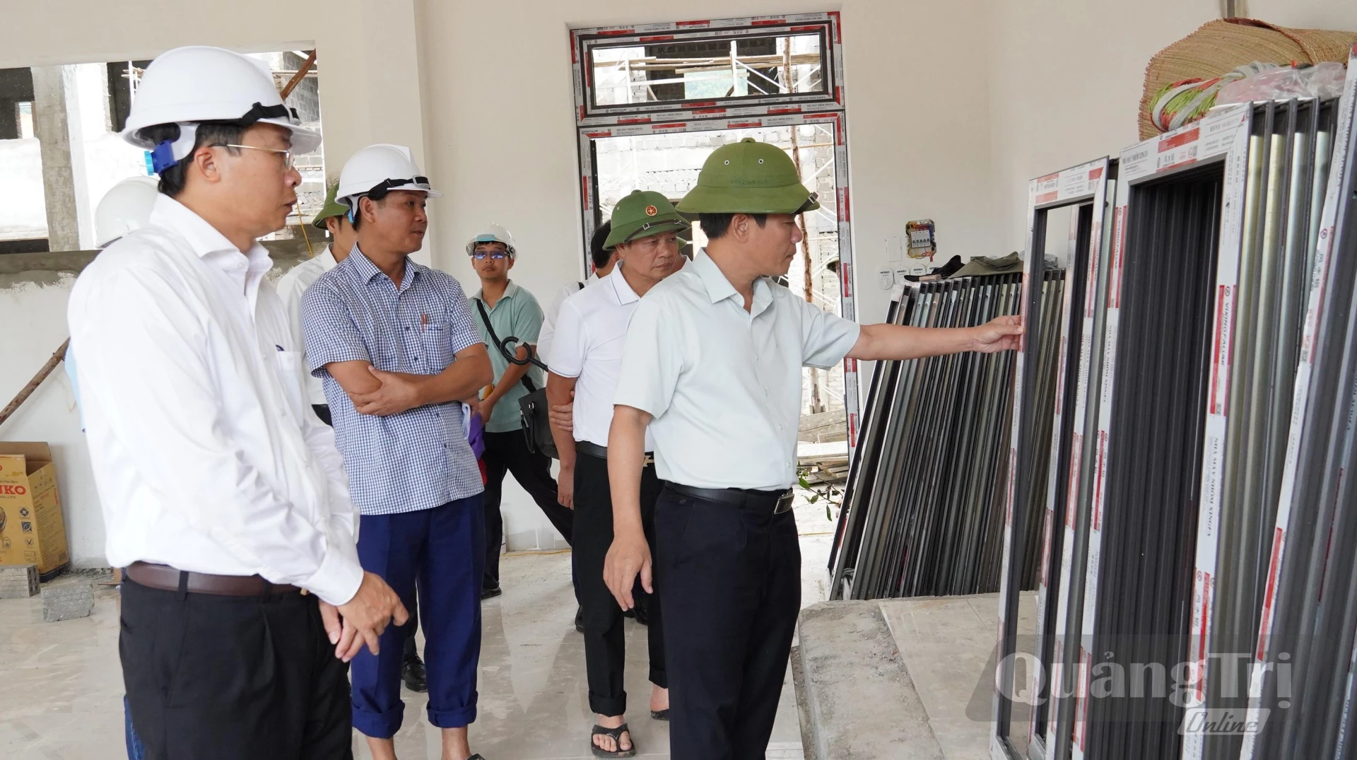 Cuộc chạy đua hoàn thành trường nội trú biên giới trước năm học mới