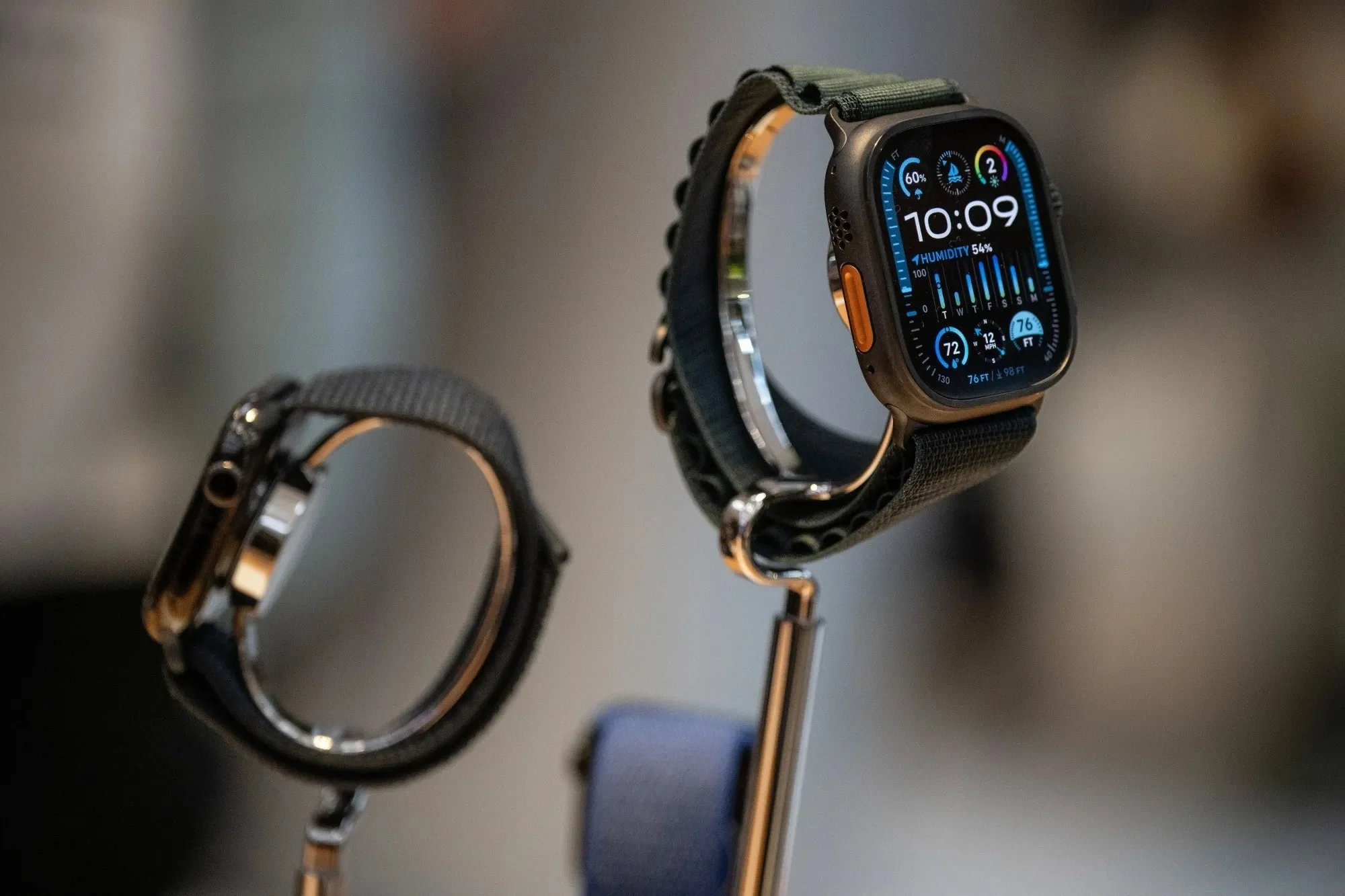 Apple Watch gốm trở lại: nước đi cao cấp trước cơn sốt nhẫn thông minh