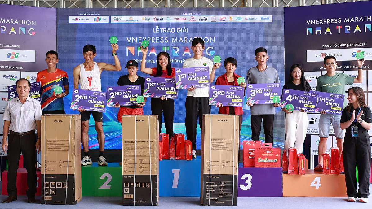 10.000 vận động viên chinh phục VnExpress Marathon Nha Trang: Những khoảnh khắc đáng nhớ bên vịnh biển