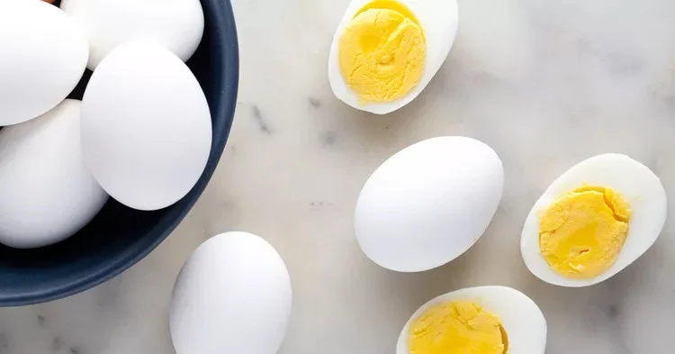 Trứng và cholesterol ở người cao tuổi: Ăn đúng để khỏe tim và não
