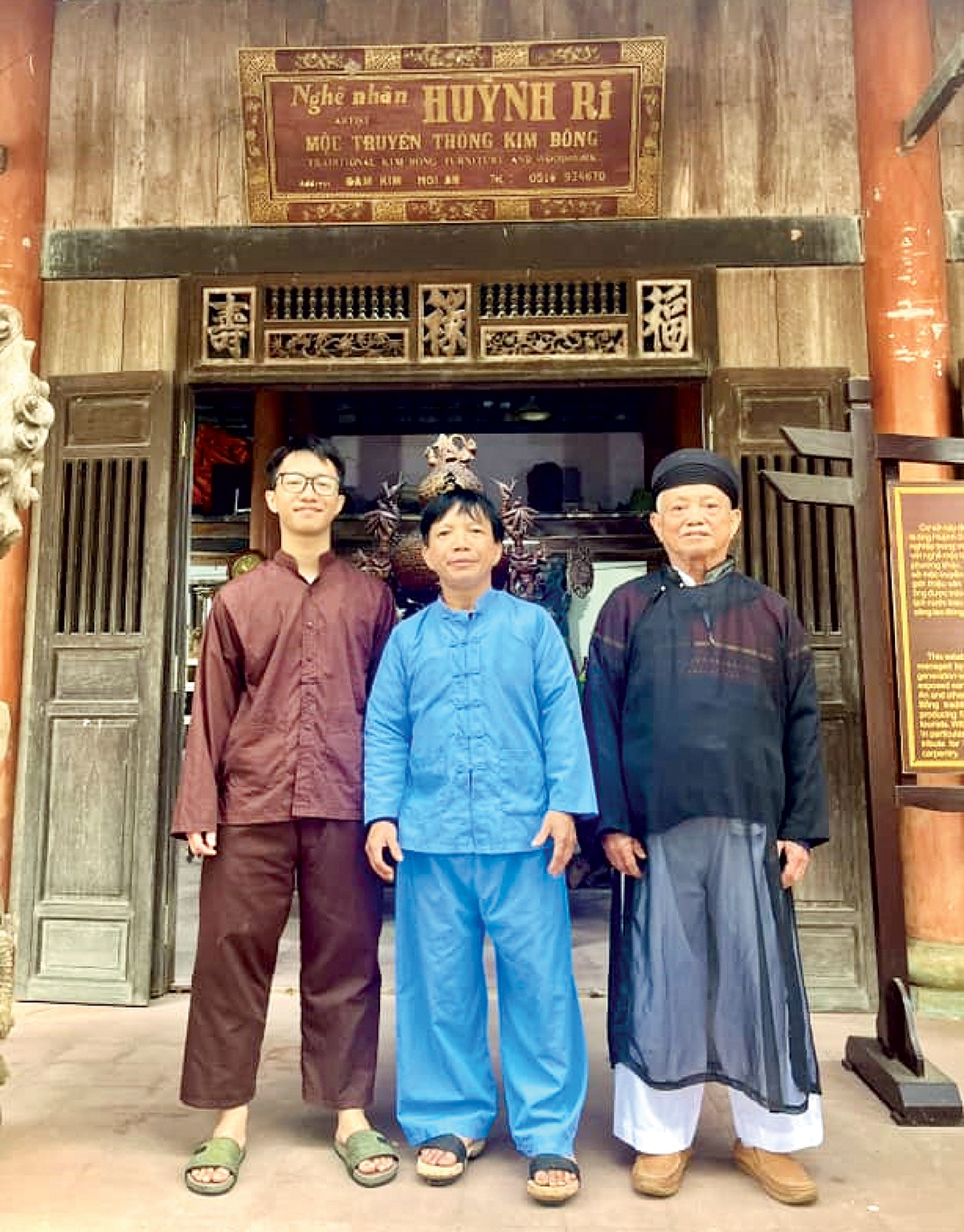 Những nghệ nhân gỗ giữ lửa truyền thống qua từng thế hệ