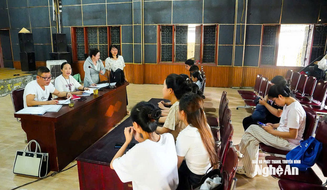 Những giọng ca trẻ mang ví, giặm Nghệ Tĩnh vào vòng chung khảo